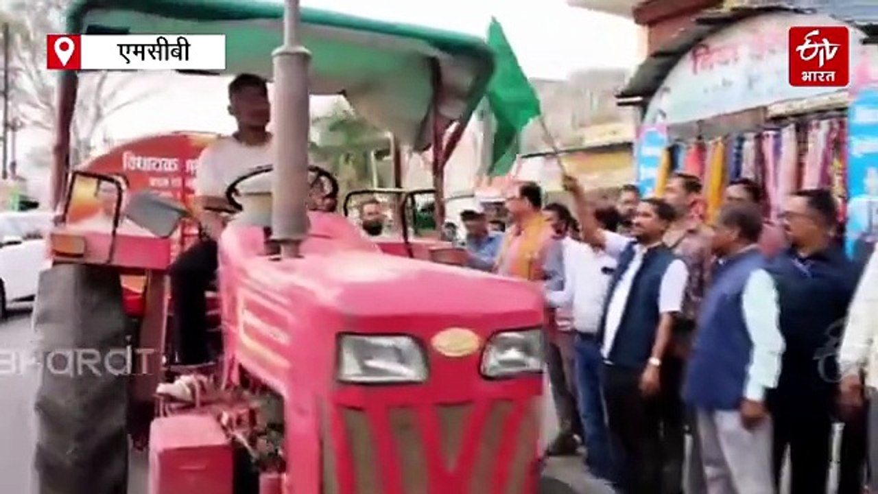 पानी का टैंकर चलाकर खड़गवां पहुंचे स्वास्थ्य मंत्री श्याम बिहारी जायसवाल