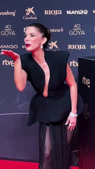 Cortes asimétricos, volúmenes, transparencias , flecos, plumas... la alfombra roja de los premios Goya no ha dejado indiferente a nadie y algunos de sus looks serán recordados.