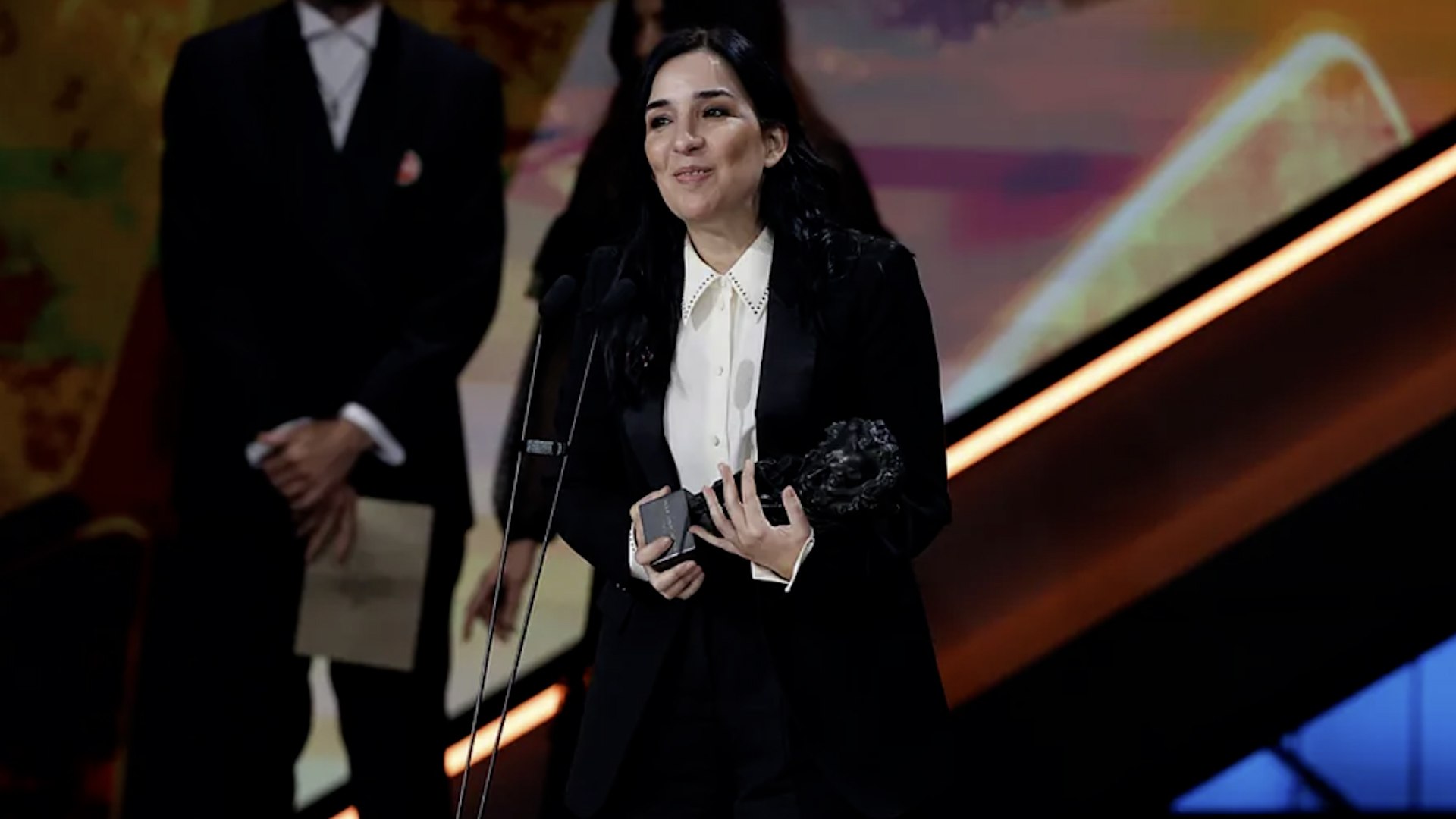 Los domingos se llev� los premios a mejor pel�cula, directora, guion y dos actrices, pero la pel�cula m�s premiada fue Sirat, con seis premios t�cnicos. Al mismo tiempo, Sorda da la sorpresa con tres premios muy relevantes: actriz revelaci�n, actor de reparto y directora novel.