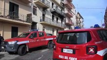 Incendio in un appartamento a Nuoro: salvato un uomo, evacuate tre famiglie