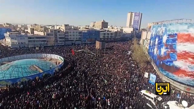 Miles de iraníes se congregan en Teherán para llorar la muerte de Jameneí