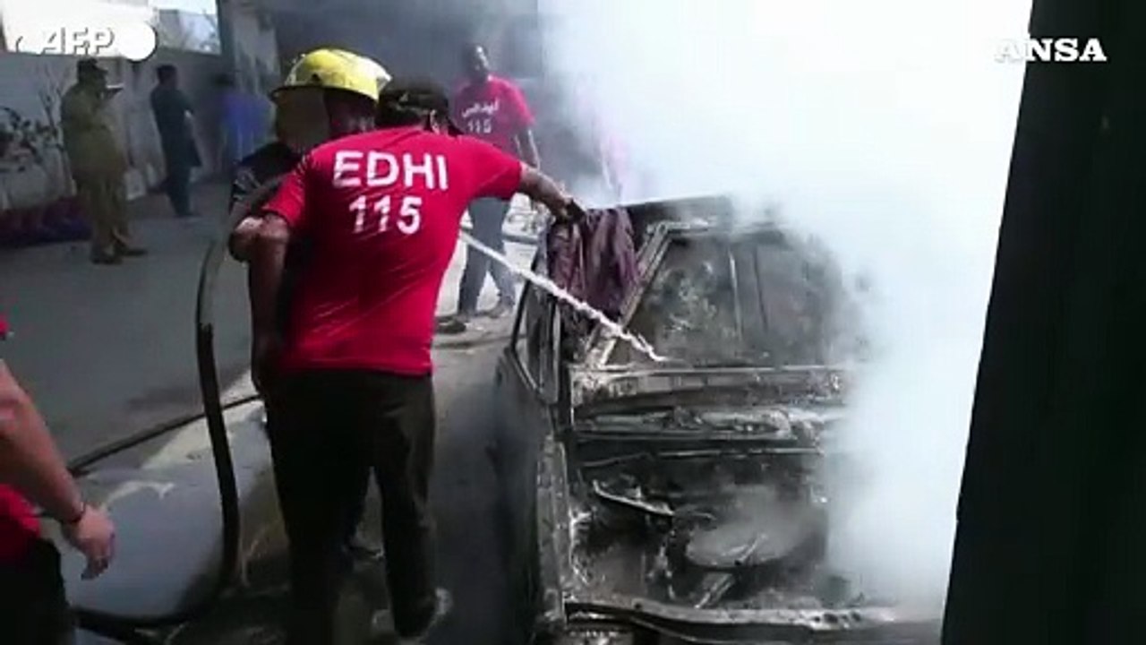 Pakistan, almeno 8 morti nel tentato assalto al consolato Usa a Karachi