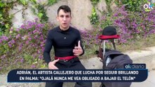 Adrián, el artista callejero que lucha por seguir brillando en Palma: “Ojalá nunca me vea obligado a bajar el telón”