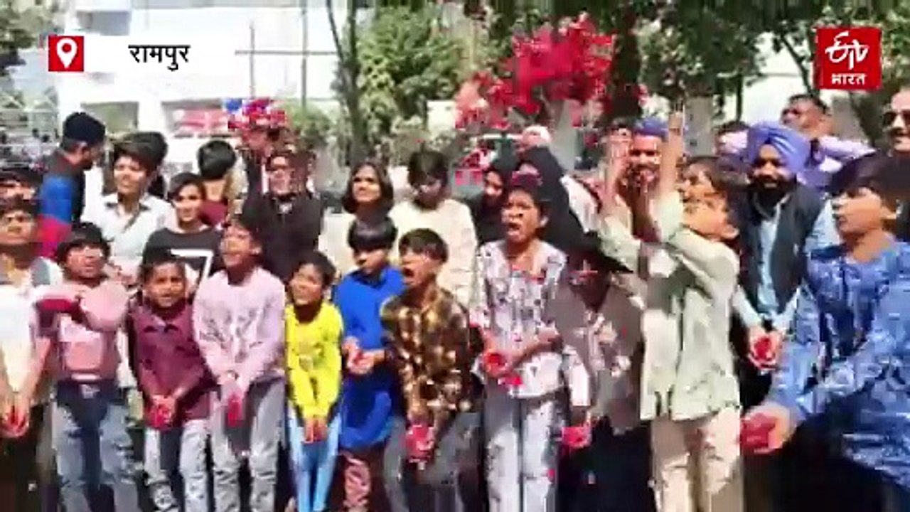 यूपी में होली 2026 की धूम; रामपुर में दिखी गंगा-जमुनी तहजीब की मिसाल, मुस्लिम समुदाय ने खेली होली