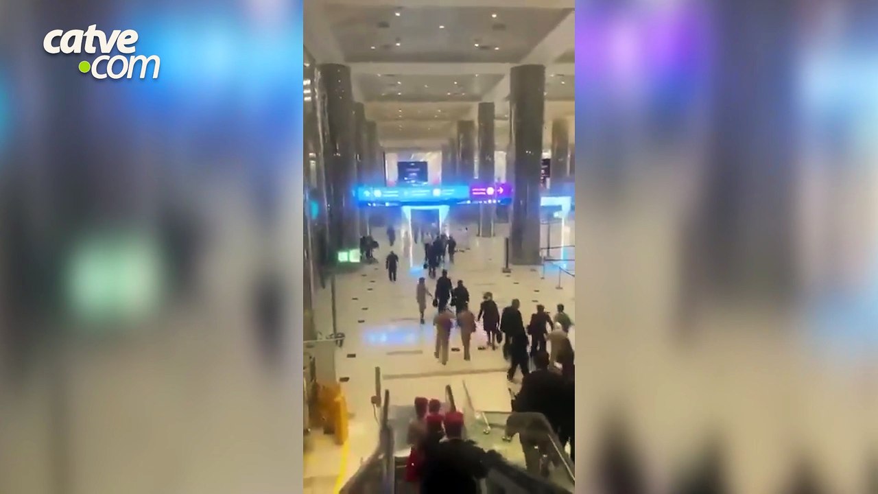 Ataques com mísseis provocam danos em aeroportos e incêndio em hotel de luxo nos Emirados Árabes