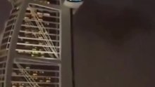 Destroços de drone causam incêndio no hotel Burj Al Arab de Dubai