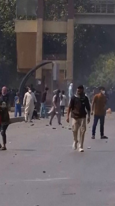 Protesters storm US Consulate in Karachi
