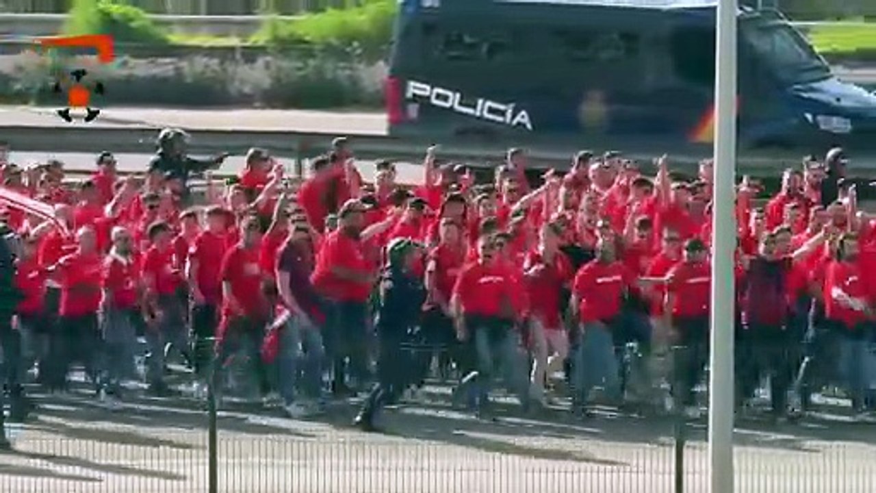 Así ha sido la llegada de la afición del Sevilla a La Cartuja en tren