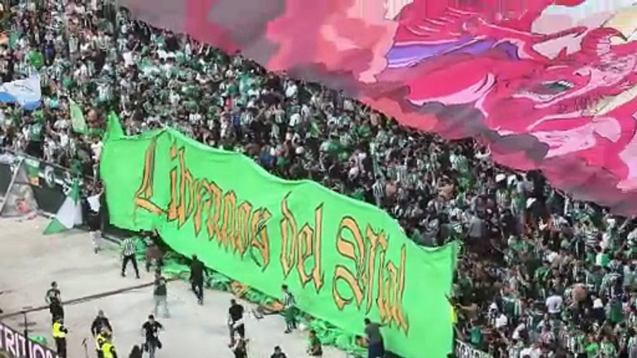 'Líbranos del mal', el tifo de la afición del Betis con mensaje al Sevilla