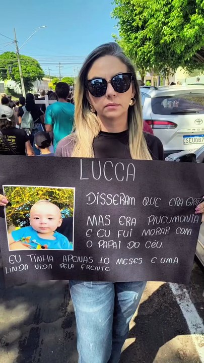 Umuarama: 200 pessoas participam de passeata contra erros médicos; vídeo