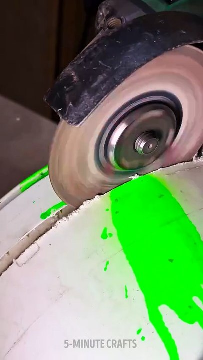 DIY Chandelier Made Using An Old Bucket 💡😲