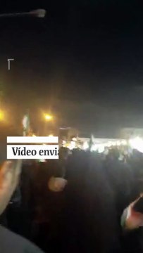 Manifestantes ocupam ruas de Teerã em homenagem ao aiatolá Ali Khamenei, morto pelos EUA