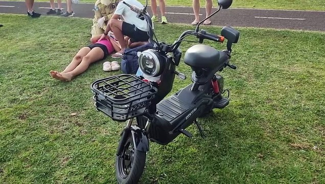 Adolescente sofre ferimentos no rosto após acidente com veículo elétrico na Avenida Tancredo Neves