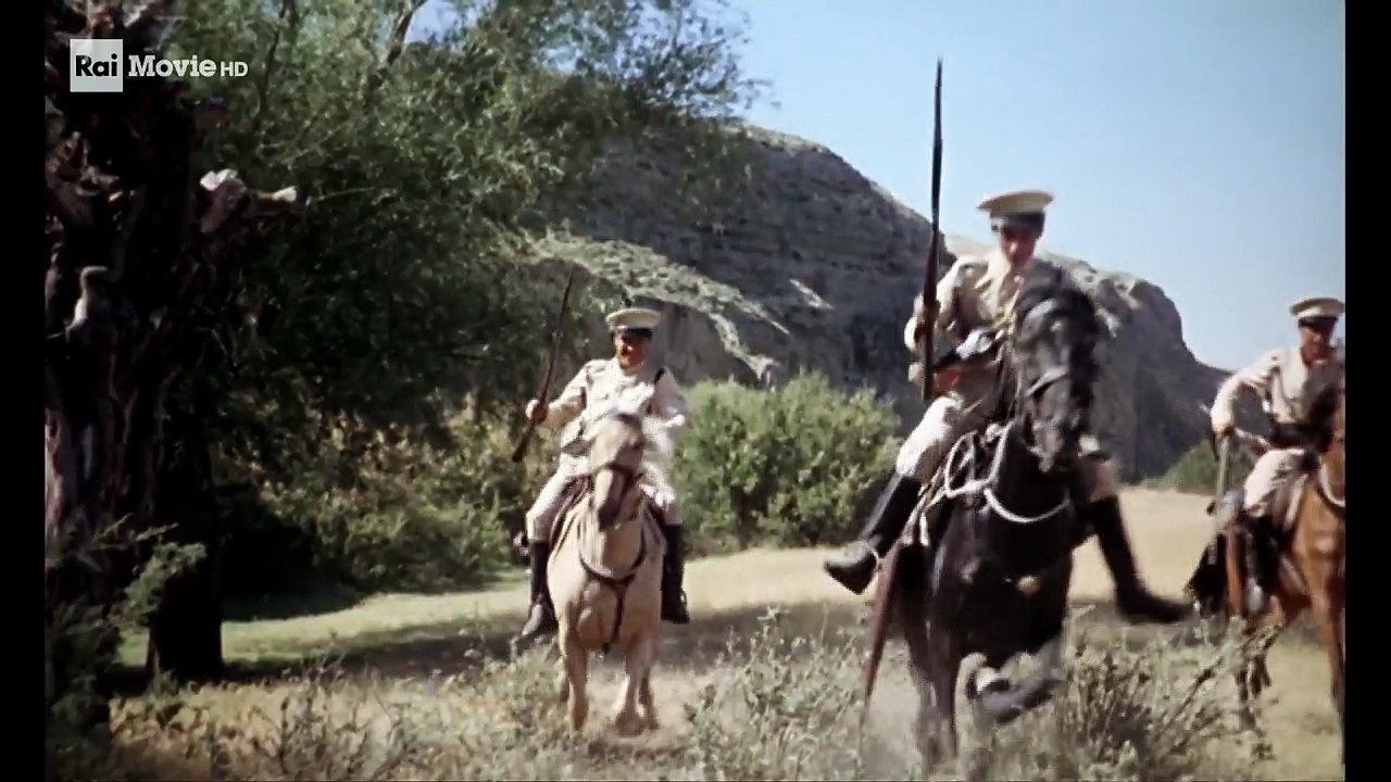 Duello nel Texas è il primo western prodotto dalla Jolly Film, la casa che l'anno dopo produrrà Per un pugno di dollari, il film che aprirà l'epopea del western all'italiana.