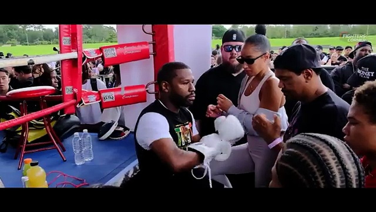 Evander Holyfield BREAKS DOWN Mike Tyson vs Floyd Mayweather Fight - Inside The Ring