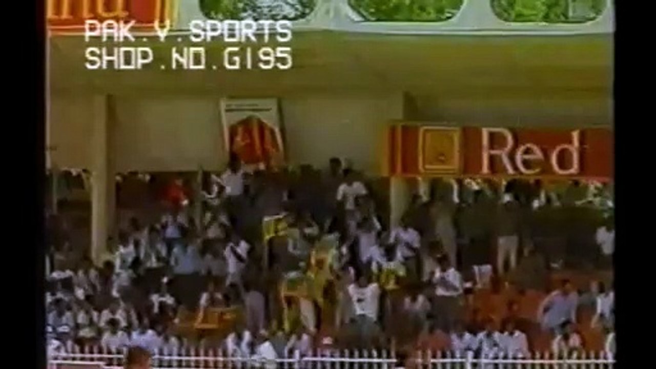 Ravi Ratnayake 18 off 12 Balls 2 Fours 1 Six vs Pakistan 2nd ODI at Sharjah March 24, 1989