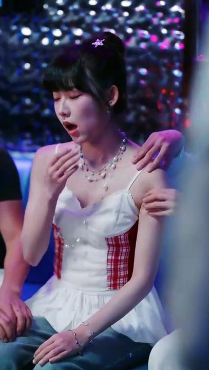 Woke up as the novel's villainess, clung to my CEO husband – and he was thrilled!