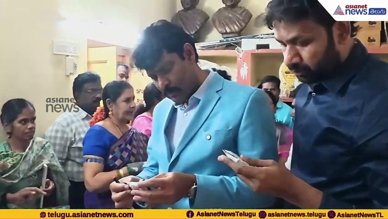 AP Food Commission Chairman: ఈ చిన్నారి మాటలకి ఫుడ్ కమీషన్ చైర్మన్ ఫిదా| Asianet News Telugu