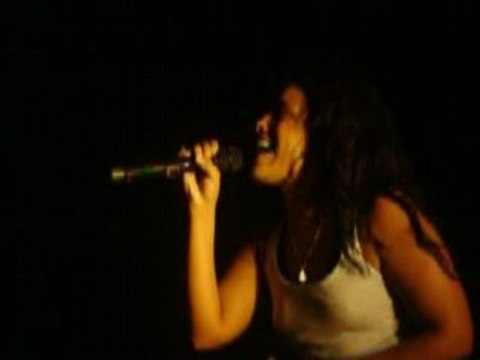 Amel Bent à la Cigale Je Reste Seule