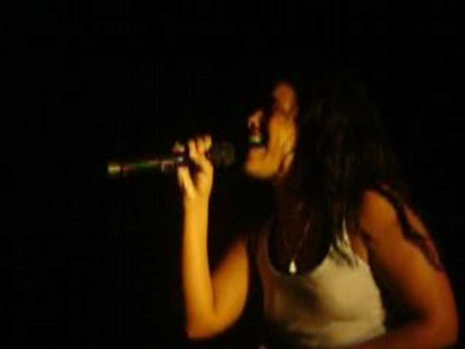 Amel Bent à la Cigale Je Reste Seule