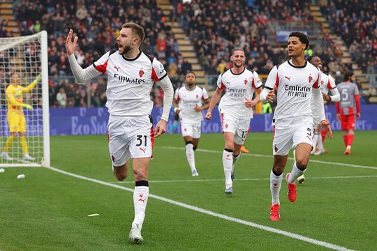 Cremona, la curva rossonera cantava anche sullo 0-0: poi il gol di Pavlovic