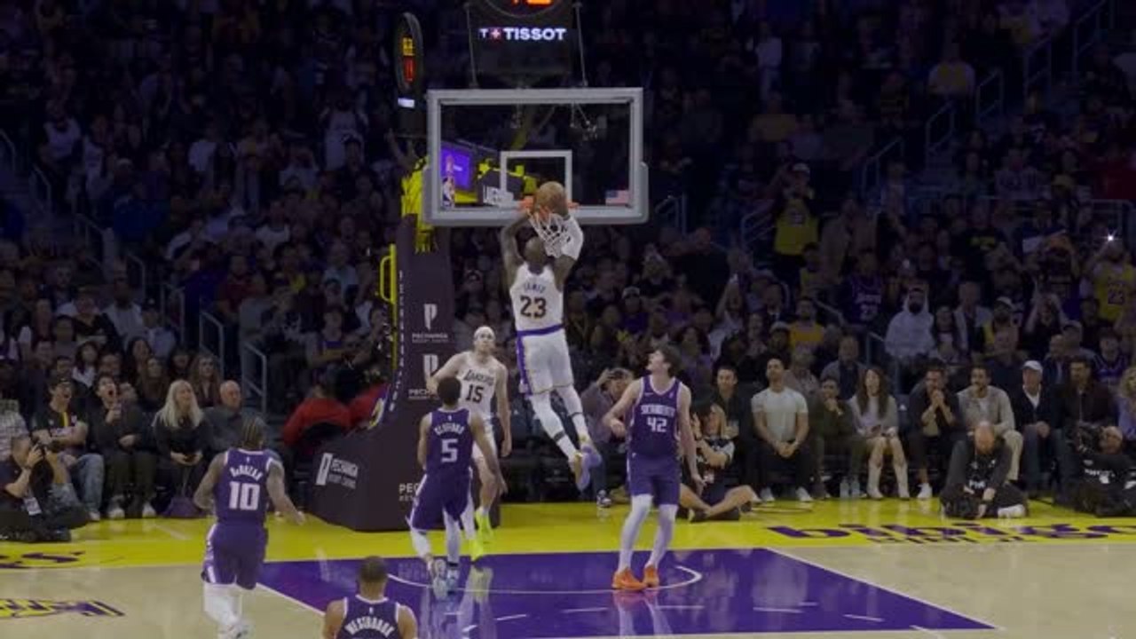 Lakers - LeBron James régale face aux Kings avec cet alley-oop