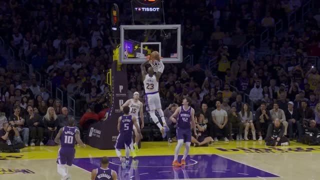 Lakers - LeBron James régale face aux Kings avec cet alley-oop
