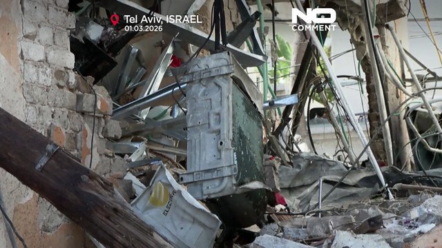 Residentes de Tel Aviv avaliam danos após ataque com míssil iraniano matar uma pessoa