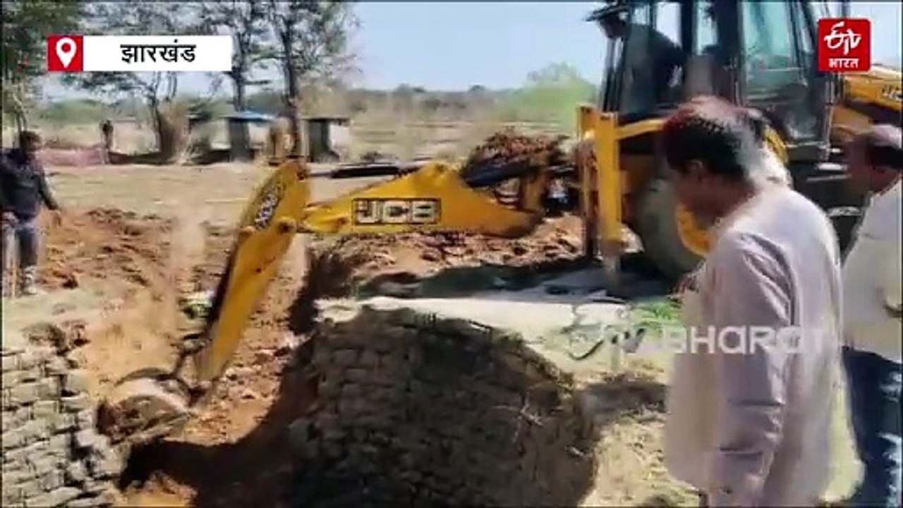 खूंटी शहर में घुसने के बाद कुएं में गिरा घायल हाथी, वन विभाग ने किया रेस्क्यू, सुरक्षित जंगल की ओर भेजा गया