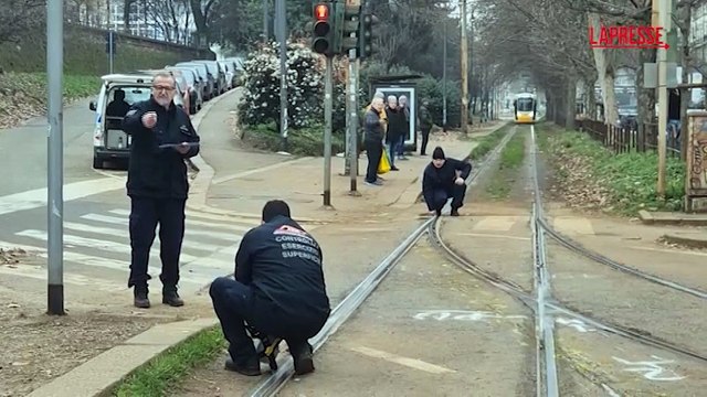 Tram deragliato a Milano, i rilievi tecnici sul luogo dell'incidente