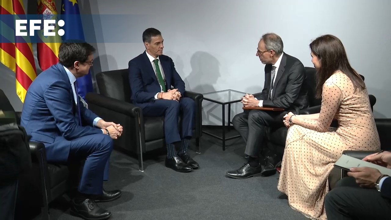 Sánchez se reúne con responsables de Amazon Web Services y MásOrange en el MWC