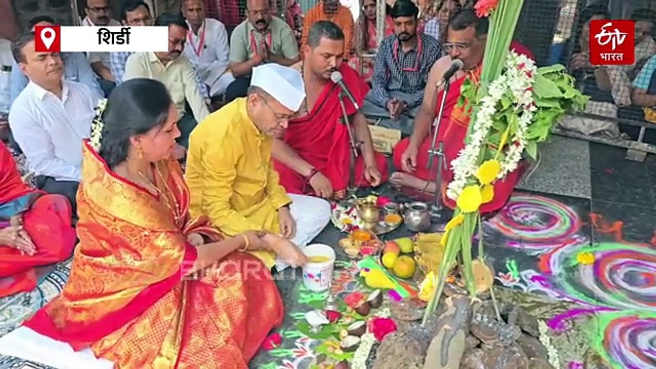 शिर्डी साईबाबा मंदिरात पारंपरिक पद्धतीनं होळीचं दहन; मंदिर परिसरात आकर्षक फुलांची सजावट!