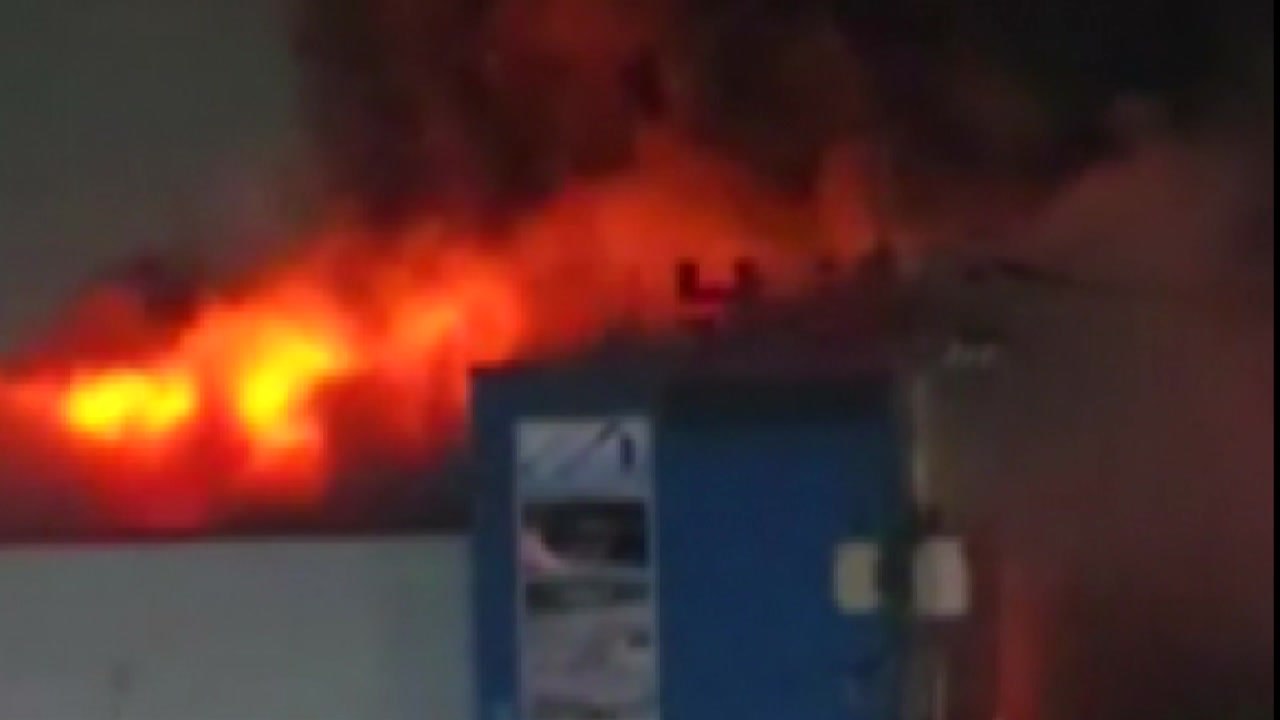 경기 고양시 법곳동 자동차정비소 화재 완진...5개 동 전소 / YTN