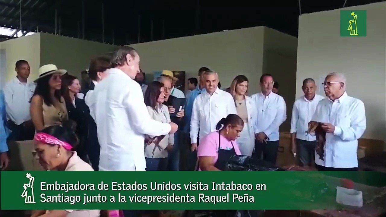 Embajadora de Estados Unidos visita Intabaco en Santiago junto a la vicepresidenta Raquel Peña