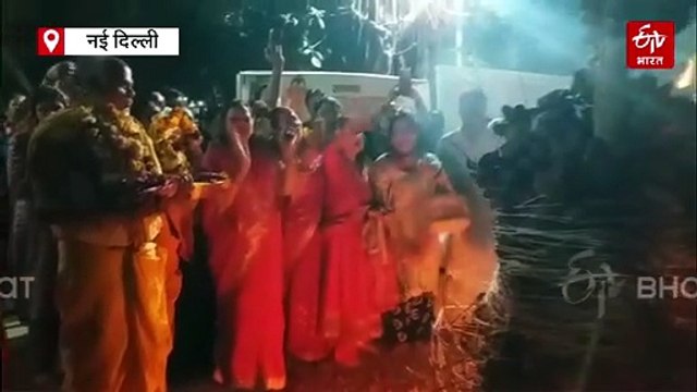 दिल्ली-NCR में धूम धाम से किया गया होलिका दहन, विशेष संयोग के बीच की सुख-समृद्धि की कामना