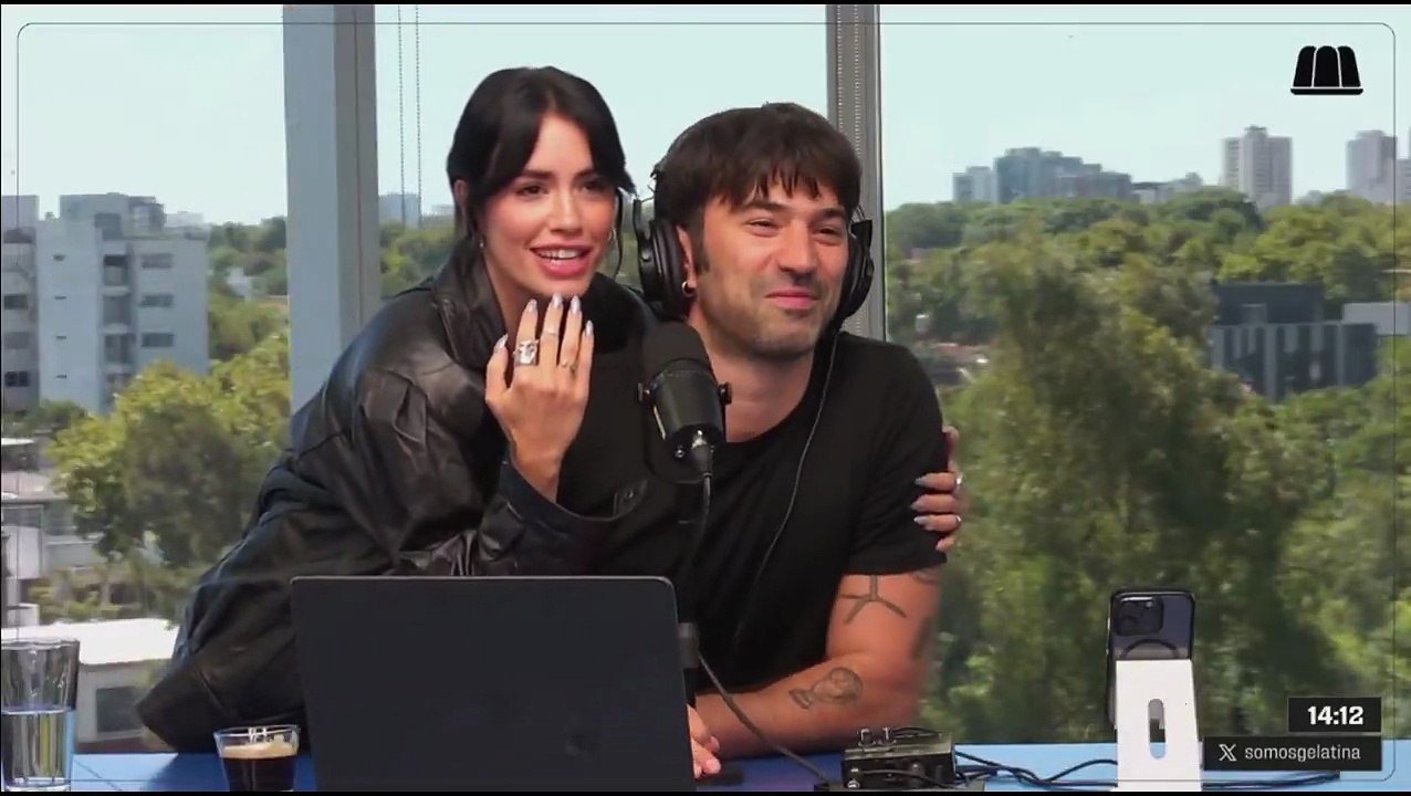 "¿Esto quieren ver?": Lali Espósito descolocó a Pedro Rosemblat al mostrar su anillo en pleno streamin