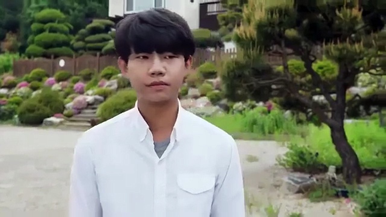 Nam Joo-hyuk (Jung Joon-hyung) aur Lee Sung-kyung (Kim Bok-joo).