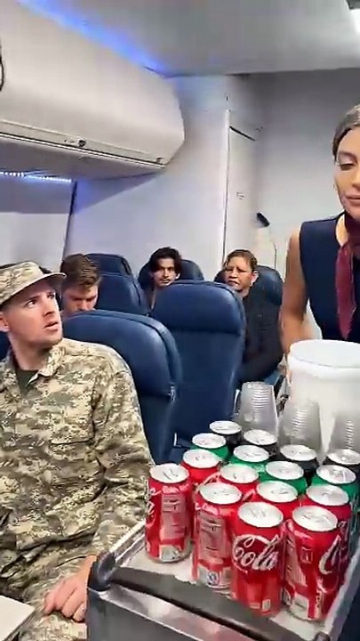 Soldier gets surprise pregnancy news on his flight home from deployment 🥹✈️✈️