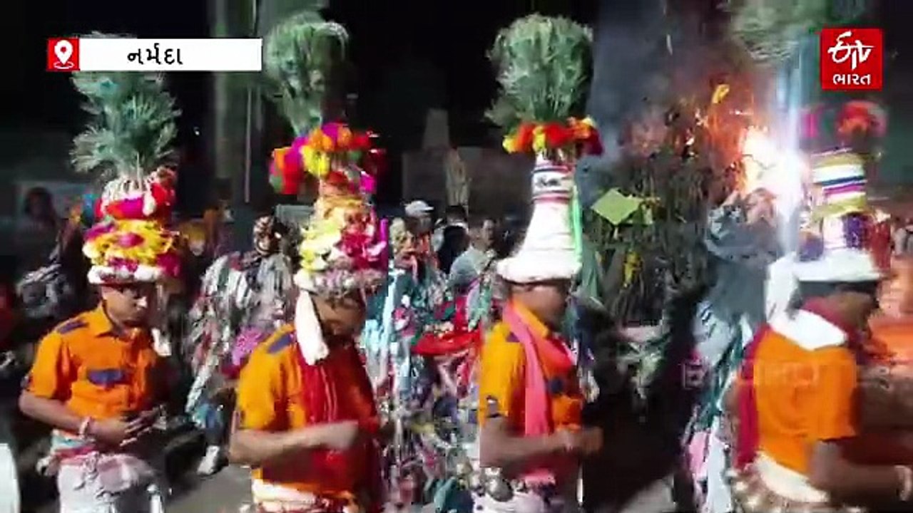 નર્મદાના વડિયામાં પથ્થર ઘસીને રૂ સળગાવી હોળી પ્રગટાવવામાં આવી, વર્ષો જૂની પરંપરા આજે પણ અકબંધ