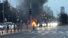 인천 송도 도로 달리던 자동차에 불...운전자 대피 / YTN