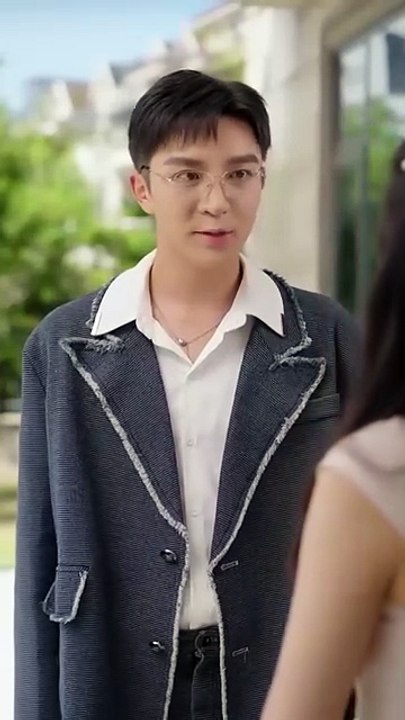 (71) EndingIn order to protect herself under her stepmother, she could only pretend to be insane, and when she became an adult, she set her sights on Sister Scumbag's fiancé, a #短剧 man who could make the capital shake three times with a stomping of his fe