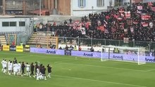 Alla fine di Cremonese-Milan per la curva rossonera era già derby: chi non salta...