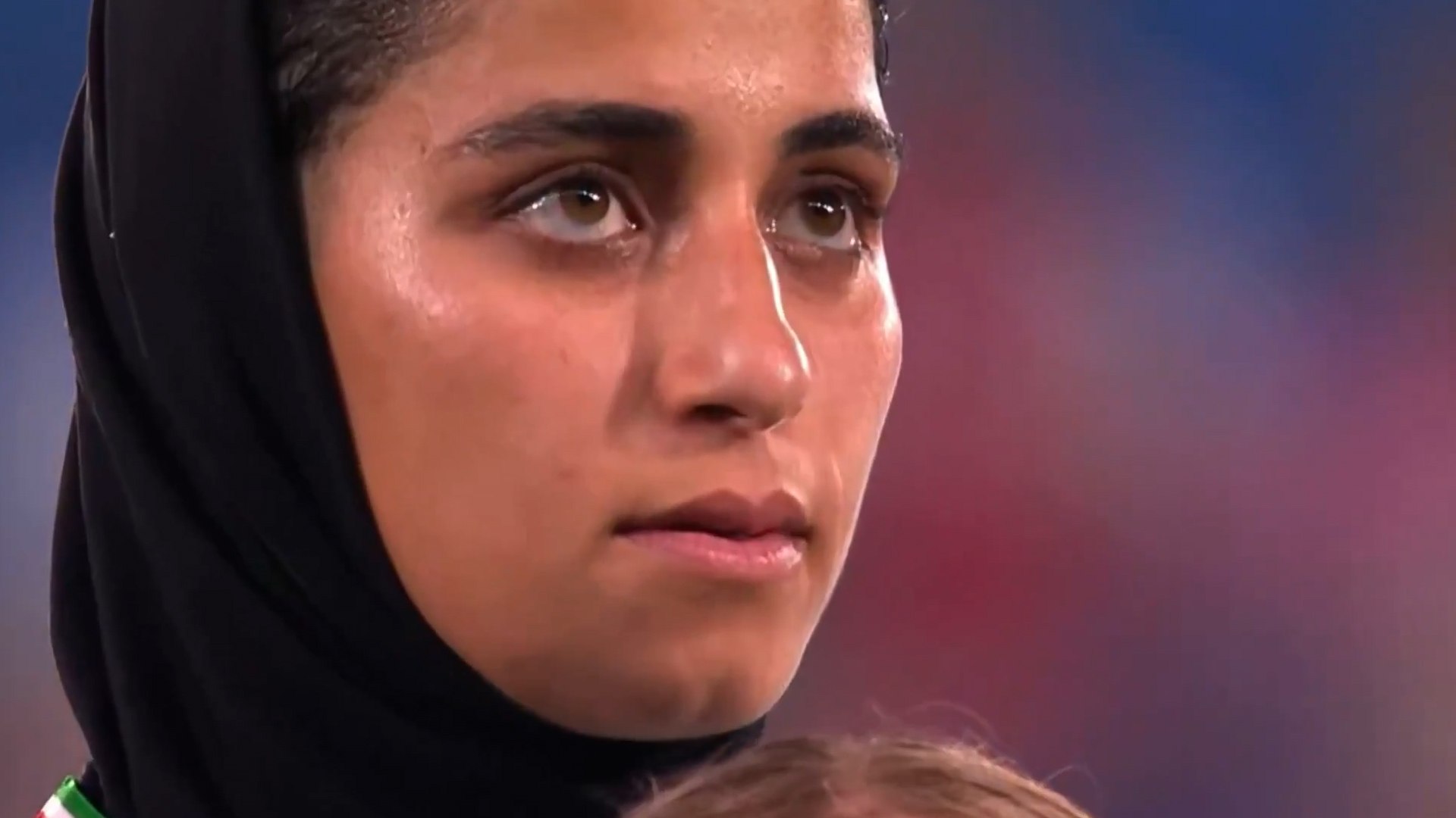 Un presentador llama "traidoras de guerra" a las futbolistas por no cantar el himno y pide que "sean castigadas con severidad"