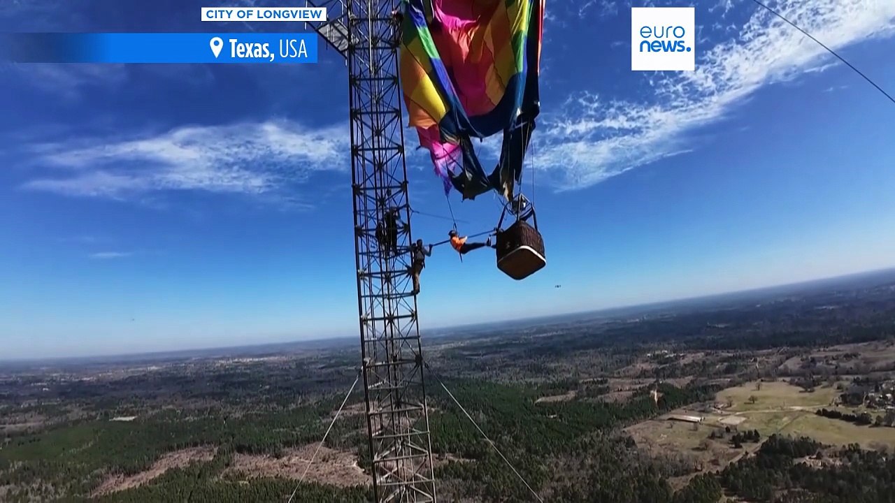 Zwei Menschen aus Heißluftballon in 274 Metern Höhe gerettet