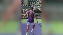 Carlos Alcaraz causa sensación con la camiseta de los Lakers en Indian Wells