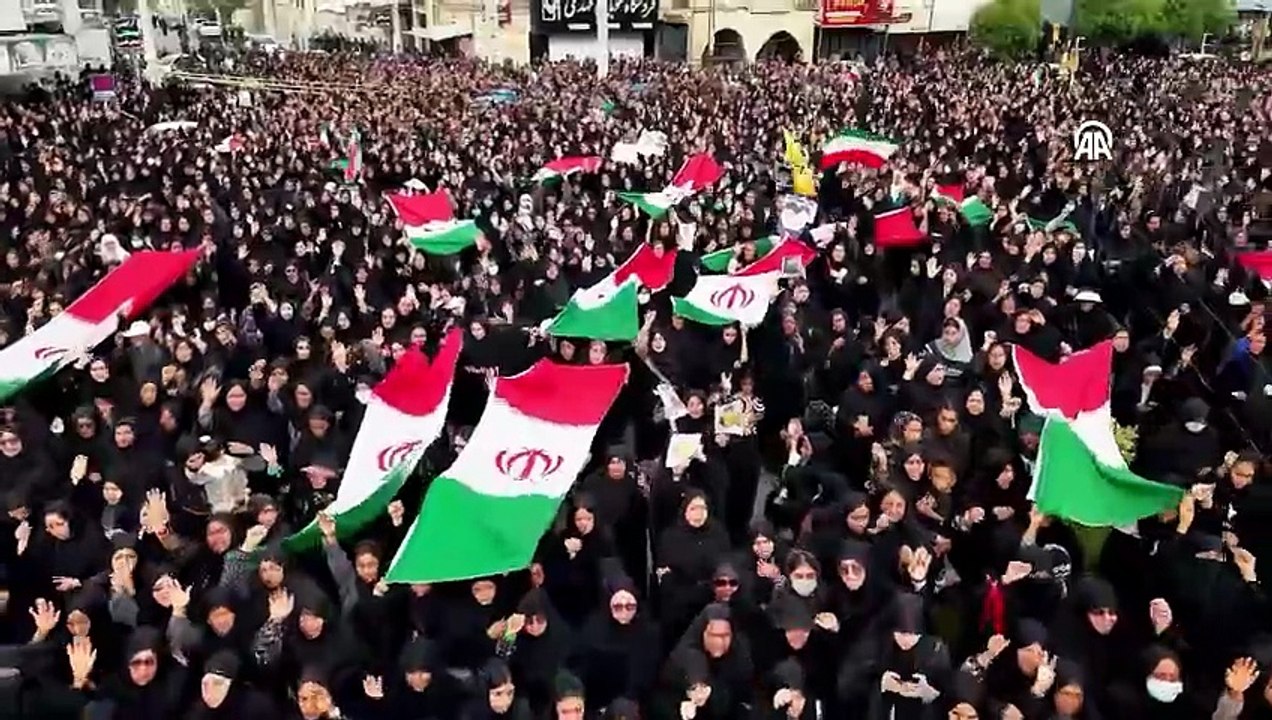 ABD-İsrail'in İran'da ilkokula düzenlediği saldırıda ölen çocuklar için cenaze töreni düzenlendi