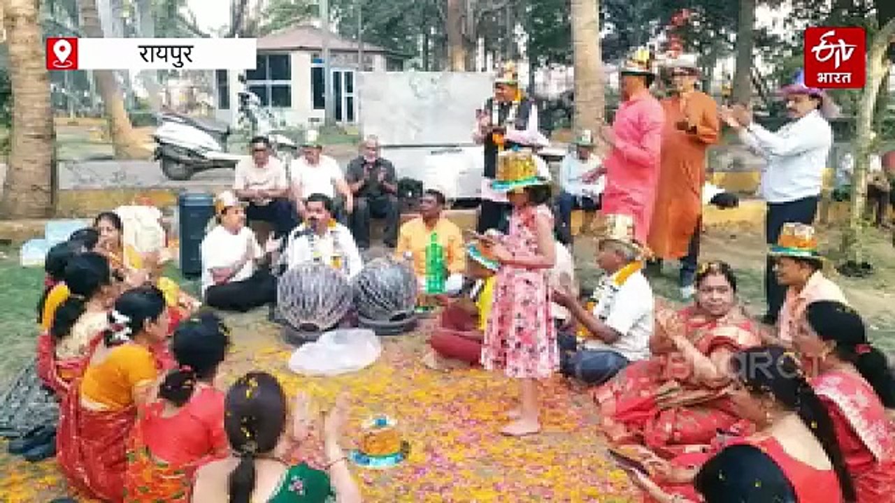 फूलों की होली का चढ़ा खुमार, राधाकृष्ण के काल क...