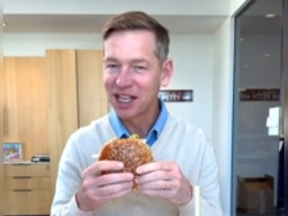Lachnummer: McDonald's-CEO geht mit Burgertest viral