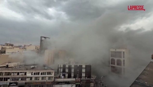 Iran, Teheran sotto attacco: i boati e le colonne di fumo sulla città