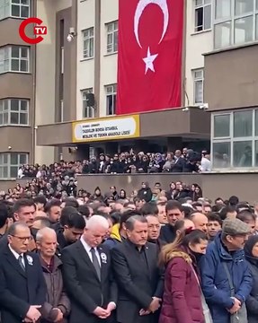 Milli Eğitim Bakan Yardımcısı Nazif Yılmaz, Öğretmen Fatma Nur Çelik’in cenazesinde konuşurken alkışlarla protesto edildi.